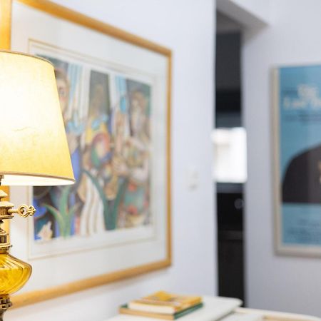 Renovated 5 Bdr House Near Acropolis - New Beds, Terrace & Green Yard アテネ エクステリア 写真