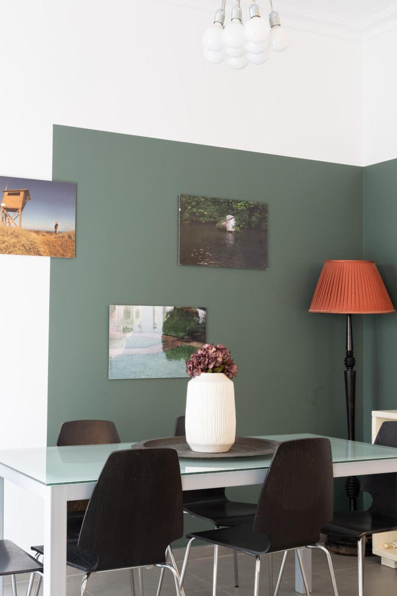 Renovated 5 Bdr House Near Acropolis - New Beds, Terrace & Green Yard アテネ エクステリア 写真