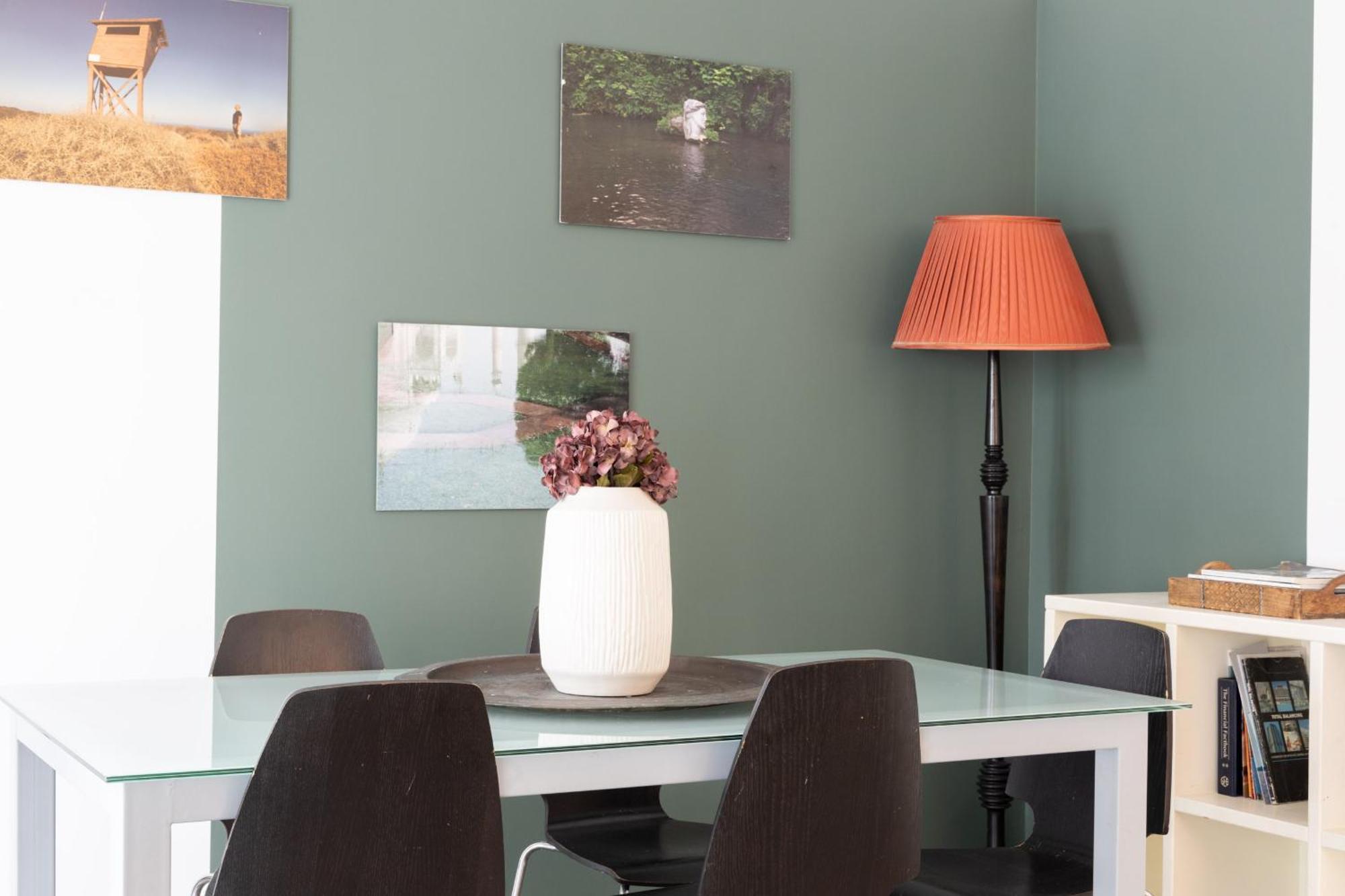 Renovated 5 Bdr House Near Acropolis - New Beds, Terrace & Green Yard アテネ エクステリア 写真